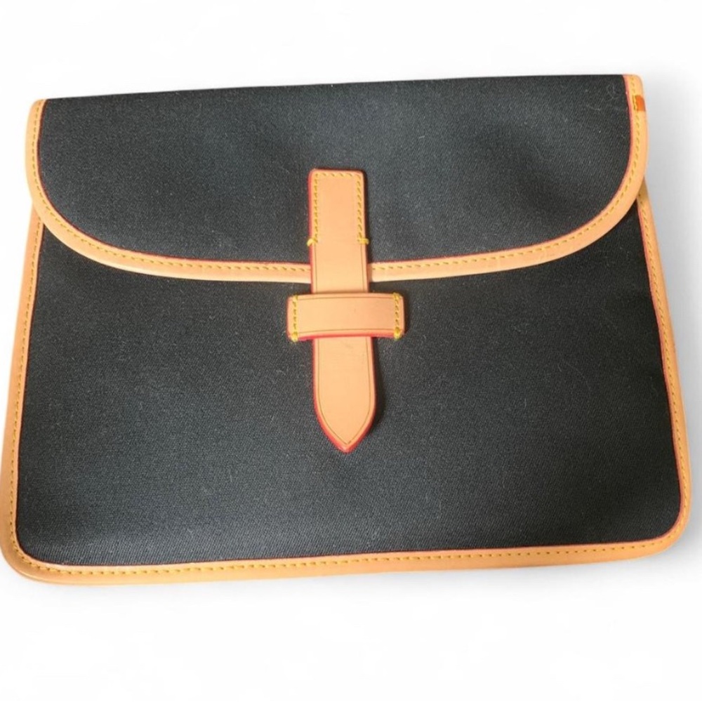 Dooney & Bourke Cabriolet Tablet iPad Case Black & Tan EUC